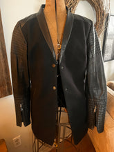 Cargar imagen en el visor de la galería, Danier Leather &amp; Wool Longer-Length Jacket (Size Small)
