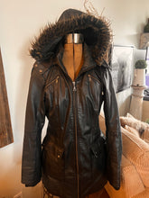 Charger l'image dans la galerie, Danier Leather Seasonal-Style Longer Jacket (Size Medium)
