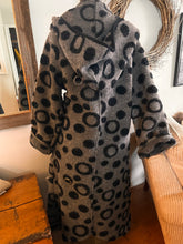 Charger l'image dans la galerie, Caty Lesca Dramatic Polka-Dot Wool Wrap Coat (Size L/XL)
