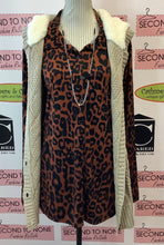 Load image into Gallery viewer, Grace &amp; Lace Cougar Print Top (Size XL)
