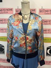 Cargar imagen en el visor de la galería, Forever 21 Silk-Look Floral Bomber Jacket (Size S)
