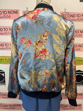 Cargar imagen en el visor de la galería, Forever 21 Silk-Look Floral Bomber Jacket (Size S)
