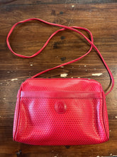 Cargar imagen en el visor de la galería, 1980s Liz Claiborne Cherry Leather Purse

