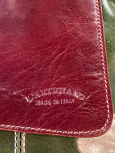 Cargar imagen en el visor de la galería, L’Artigiano Green &amp; Brown Leather Crossbody Purse
