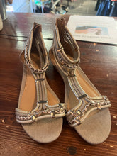 Cargar imagen en el visor de la galería, Aldo Strappy Beaded Sandals (Size 6.5)
