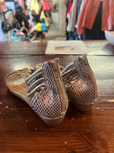 Cargar imagen en el visor de la galería, Aldo Strappy Beaded Sandals (Size 6.5)
