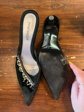 Cargar imagen en el visor de la galería, Nine West Velvet Bling Kitten Heel (Size 9.5)
