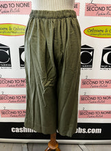 Cargar imagen en el visor de la galería, American Eagle Cotton/Linen Culottes (Size S)
