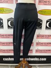 Charger l'image dans la galerie, Under Armour Cropped Tights (Fits M/L)
