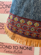 Cargar imagen en el visor de la galería, Upcycled Vintage Wrangler Shorts (Waist 32" = L)

