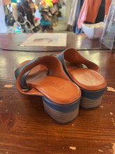 Cargar imagen en el visor de la galería, Everly Teal Leather Sandals (Size 8/EU 39)
