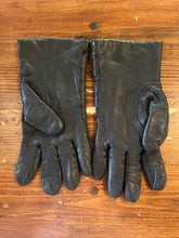 Cargar imagen en el visor de la galería, Black Leather Gloves (Size S)
