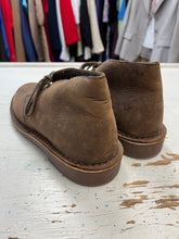 Cargar imagen en el visor de la galería, Clark’s Brown Leather Women’s Desert Boots (Size 7)
