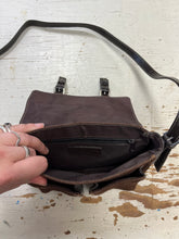 Charger l'image dans la galerie, Y2K-Look Brown Corduroy Kenneth Cole Crossbody
