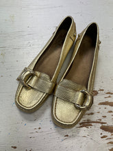 Load image into Gallery viewer, Nine West Gold Metallic Leather Driving Loafers (Size 6.5)

