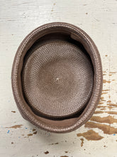 Charger l'image dans la galerie, Vintage Brown Woven Pillbox Hat
