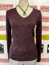 Cargar imagen en el visor de la galería, NWT Buffalo Wild Cheetah Print Top (Size S)
