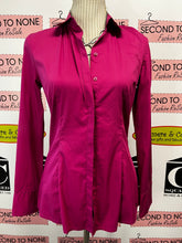 Cargar imagen en el visor de la galería, NWT S.Oliver Fuschia Blouse (Size 6)
