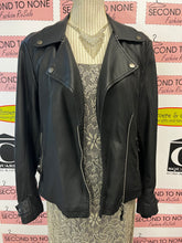 Cargar imagen en el visor de la galería, Max Studio Faux Leather Jacket (Size L)
