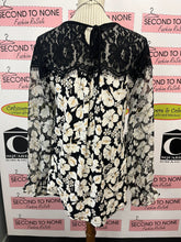 Load image into Gallery viewer, August Silk Floral &amp; Lace Top (Size M)

