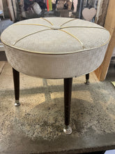 Cargar imagen en el visor de la galería, Vintage Footstool
