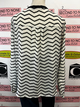 Cargar imagen en el visor de la galería, The Limited B&amp;W Zig Zag Sheer Top (Size L)
