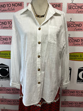 Load image into Gallery viewer, 100% Cotton Button Front Blouse (Size M)
