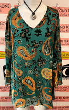 Cargar imagen en el visor de la galería, Teal Velvet Paisley Bell Sleeve Blouse (Size XL)
