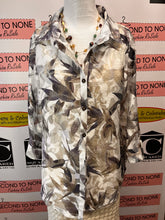 Cargar imagen en el visor de la galería, Simply Noelle Floral Print Netted Overshirt (Size S/M)

