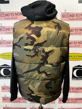 Cargar imagen en el visor de la galería, Old Navy Camo Vest (Size S)
