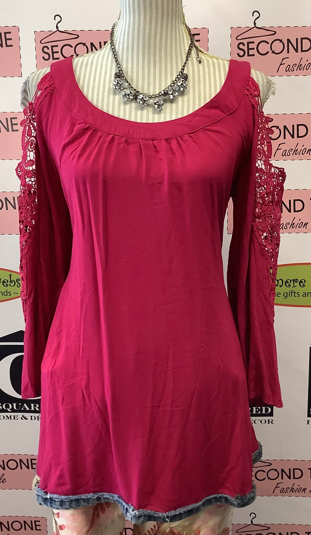 Venus Lace Cold Shoulder Top (M)