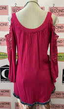 Load image into Gallery viewer, Venus Lace Cold Shoulder Top (M)
