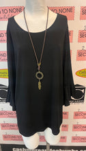 Cargar imagen en el visor de la galería, Black Button Bell Sleeve Blouse (Size 1X)
