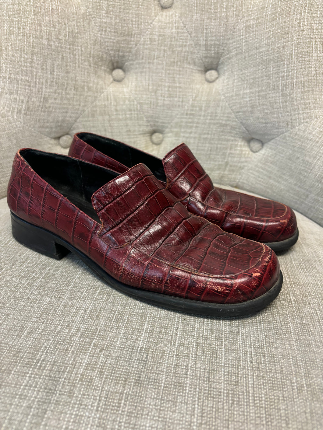 Glacée Faux Crocodile Leather Shoes (Size 8)