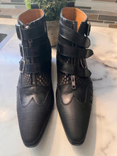 Charger l'image dans la galerie, Men's Designer John Fluevog Ankle Boot (Size 9)
