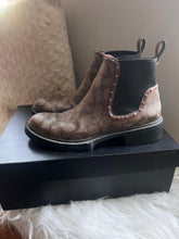Cargar imagen en el visor de la galería, Authentic Coach Signature Bootie (Size 9)
