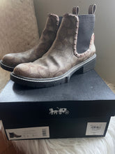 Cargar imagen en el visor de la galería, Authentic Coach Signature Bootie (Size 9)
