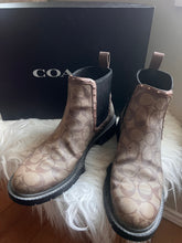 Cargar imagen en el visor de la galería, Authentic Coach Signature Bootie (Size 9)

