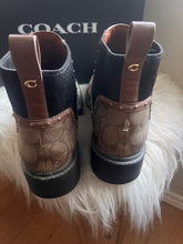 Cargar imagen en el visor de la galería, Authentic Coach Signature Bootie (Size 9)
