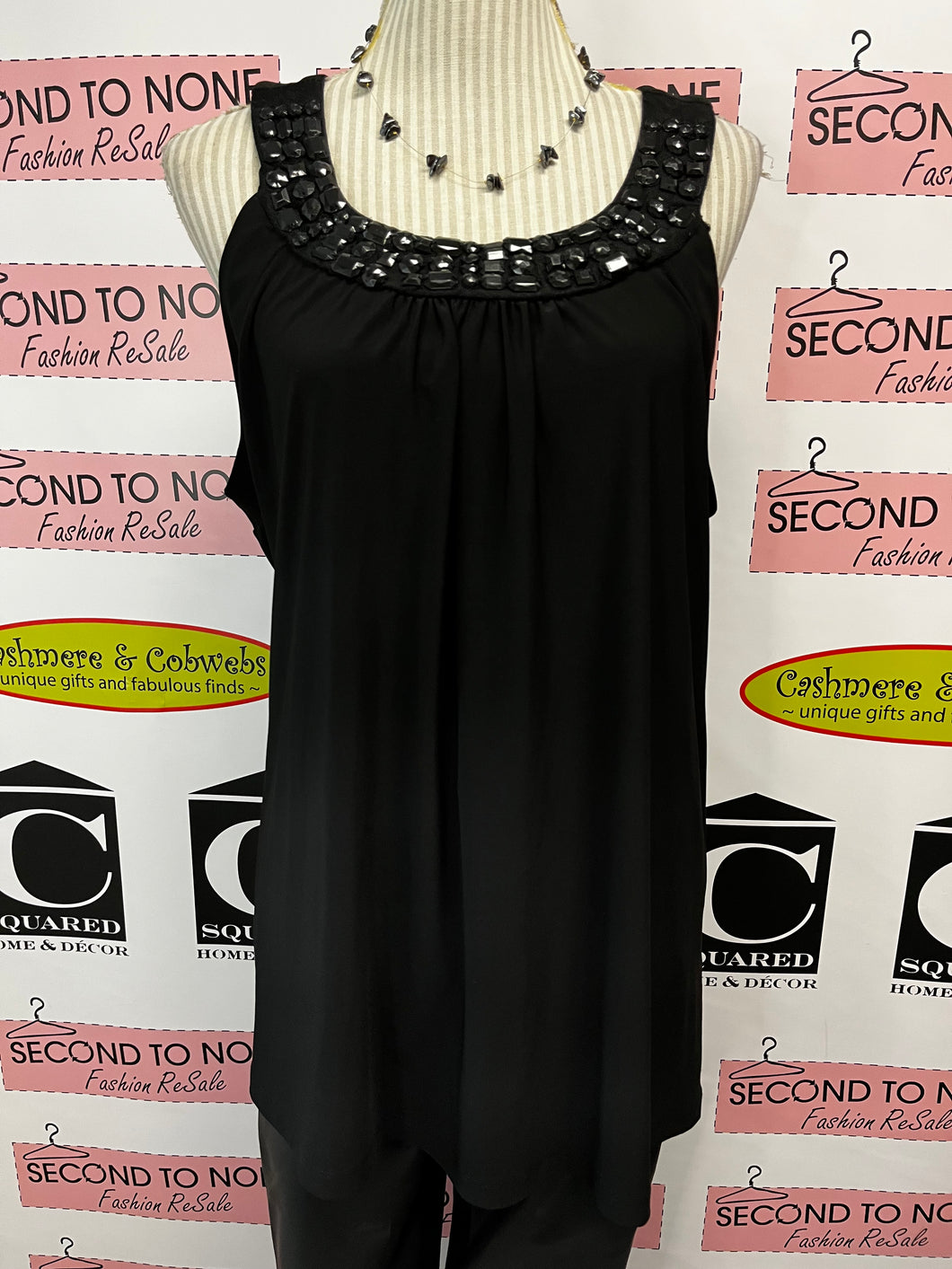 Beaded Neck Flowy Tank (Size 1X)
