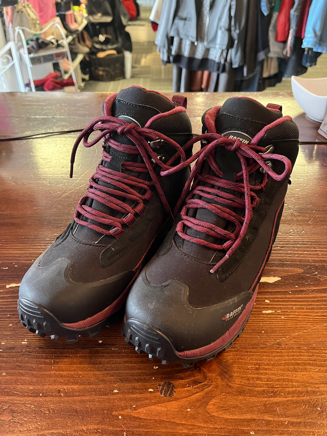 Baffin Black Winter Hiking Boots (Size 7)