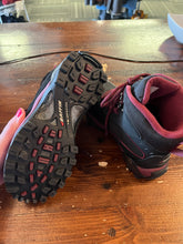 Load image into Gallery viewer, Baffin Black Winter Hiking Boots (Size 7)
