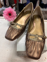 Charger l'image dans la galerie, Franco Sarto Gold Leather Ballet Flats (Size 11)
