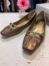 Charger l'image dans la galerie, Franco Sarto Gold Leather Ballet Flats (Size 11)
