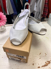 Cargar imagen en el visor de la galería, Naturalizer Flat Sling Shoes (Size 11)
