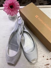 Cargar imagen en el visor de la galería, Naturalizer Flat Sling Shoes (Size 11)
