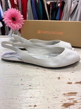 Cargar imagen en el visor de la galería, Naturalizer Flat Sling Shoes (Size 11)
