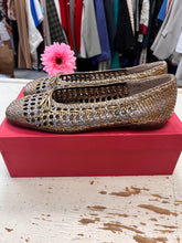 Cargar imagen en el visor de la galería, Vaneli Open-Weave Leather Gold/Silver Flats (Size 11)
