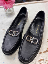 Charger l'image dans la galerie, Designer Salvatore Feragamo Loafers with Flip-Buckle (Size 9)
