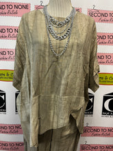 Load image into Gallery viewer, Linen-Blend Relaxed Top (2 Colors)
